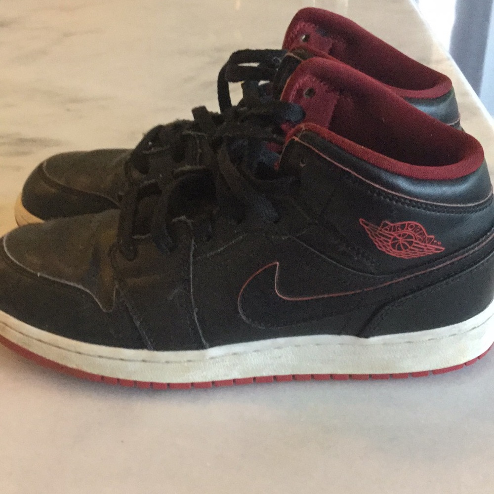 Nike black satin Ari Jordan 1 size boys 7.